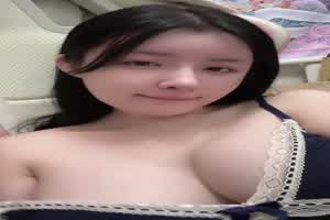 推特网红奶子看起来超大  背景图片