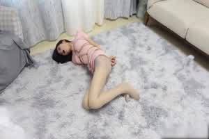 弟弟打手枪被漂亮阿姨发现 胁迫做爱蹂躏捆绑sm  背景图片