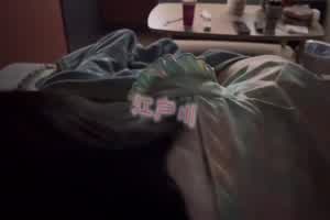 看着电影吃鸡巴  背景图片