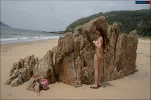 和女朋友海边拍照后在酒店玩捆绑，她最爱的刺激  背景图片