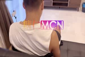 欲梦 极品粉色丝袜短裙少女，开腿摸穴勾引被爆插漂亮微黑小穴内射  背景图片