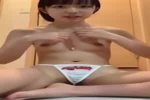 日妹流出可爱小萝丽毛发旺盛  背景图片