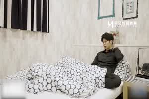 麻豆 老湿机驯服半套店大学生 乐奈子  背景图片