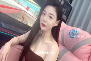 女神级陪玩对白刺激话里话外满满的骚气勾引哥哥到床上操的她满脸享受  背景图片