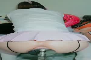 白皙美臀被超粗假鸡巴爆菊  背景图片