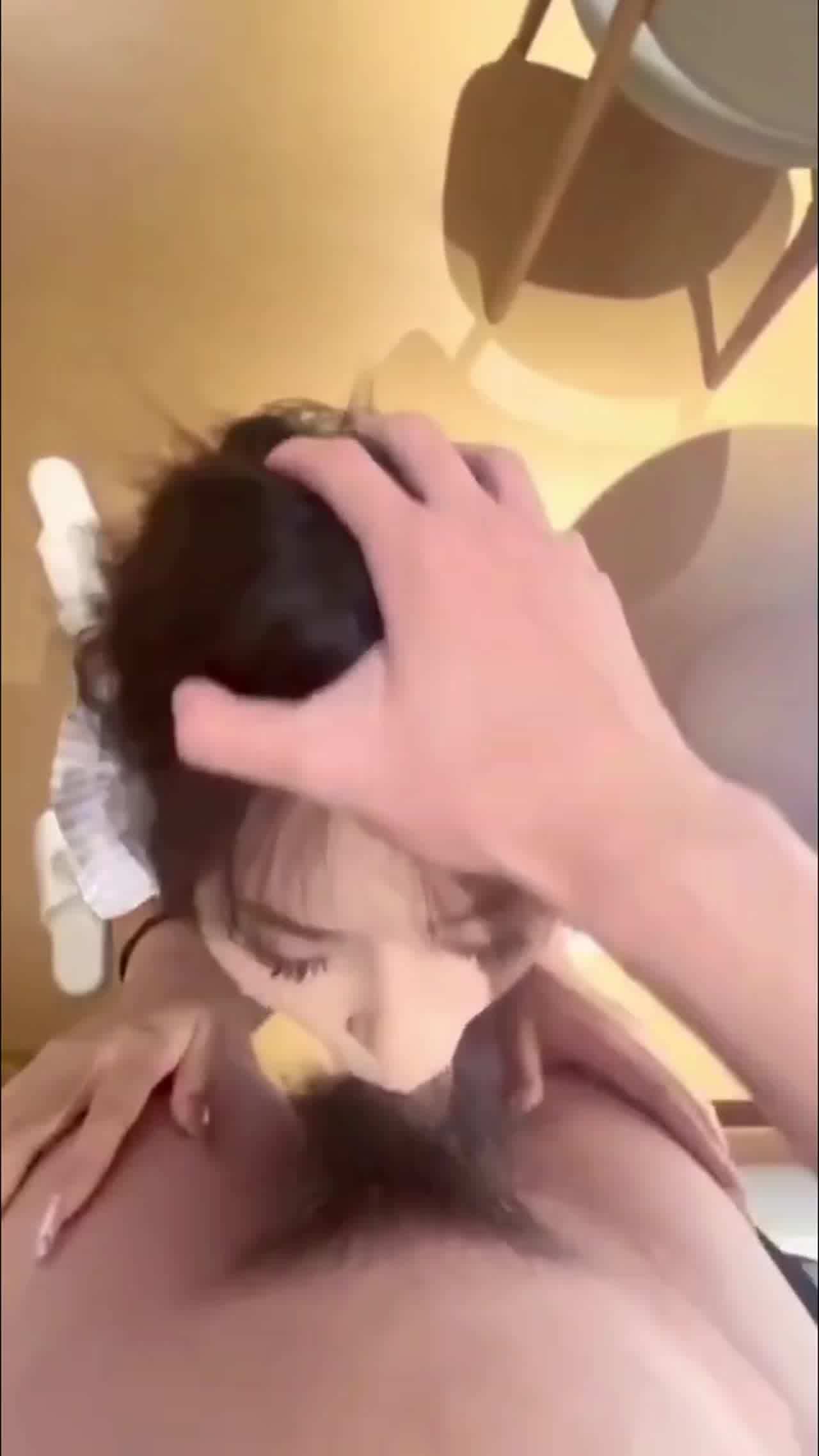  自购推特高中生杀手-天杀的这颜值也太顶了，楚楚可怜的样子对着屏幕吞精，博主描述这还是刚上高二的学妹 的剧照5