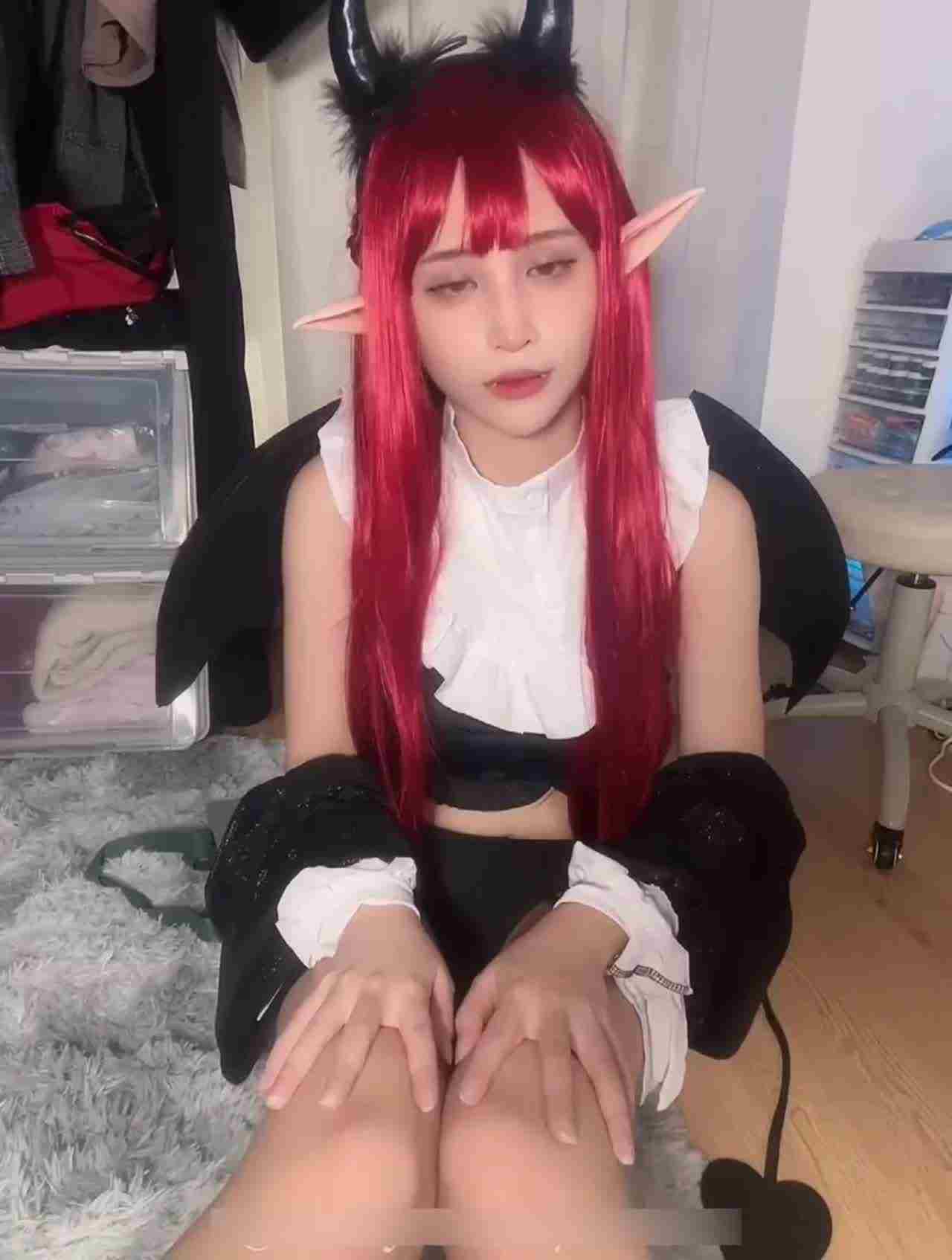  ashisyourlove-喜多川魅魔cos，耐不住一人在家的寂寞，只能自慰泄愤 的剧照2