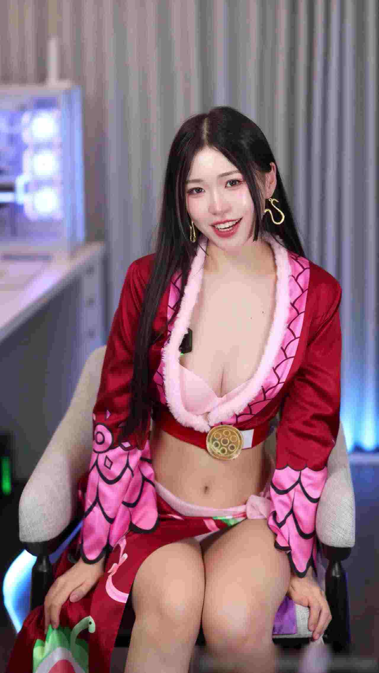  海贼王女帝 玩具诱惑 那高潮脸绝了 的剧照10