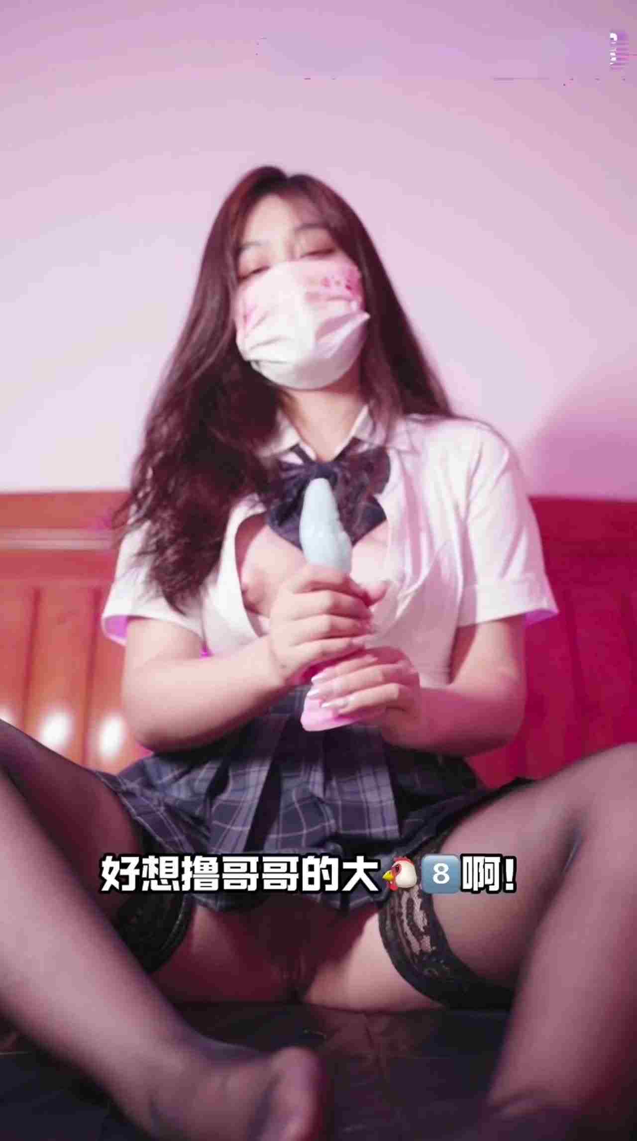  巨乳jk制服自慰母狗 的剧照5