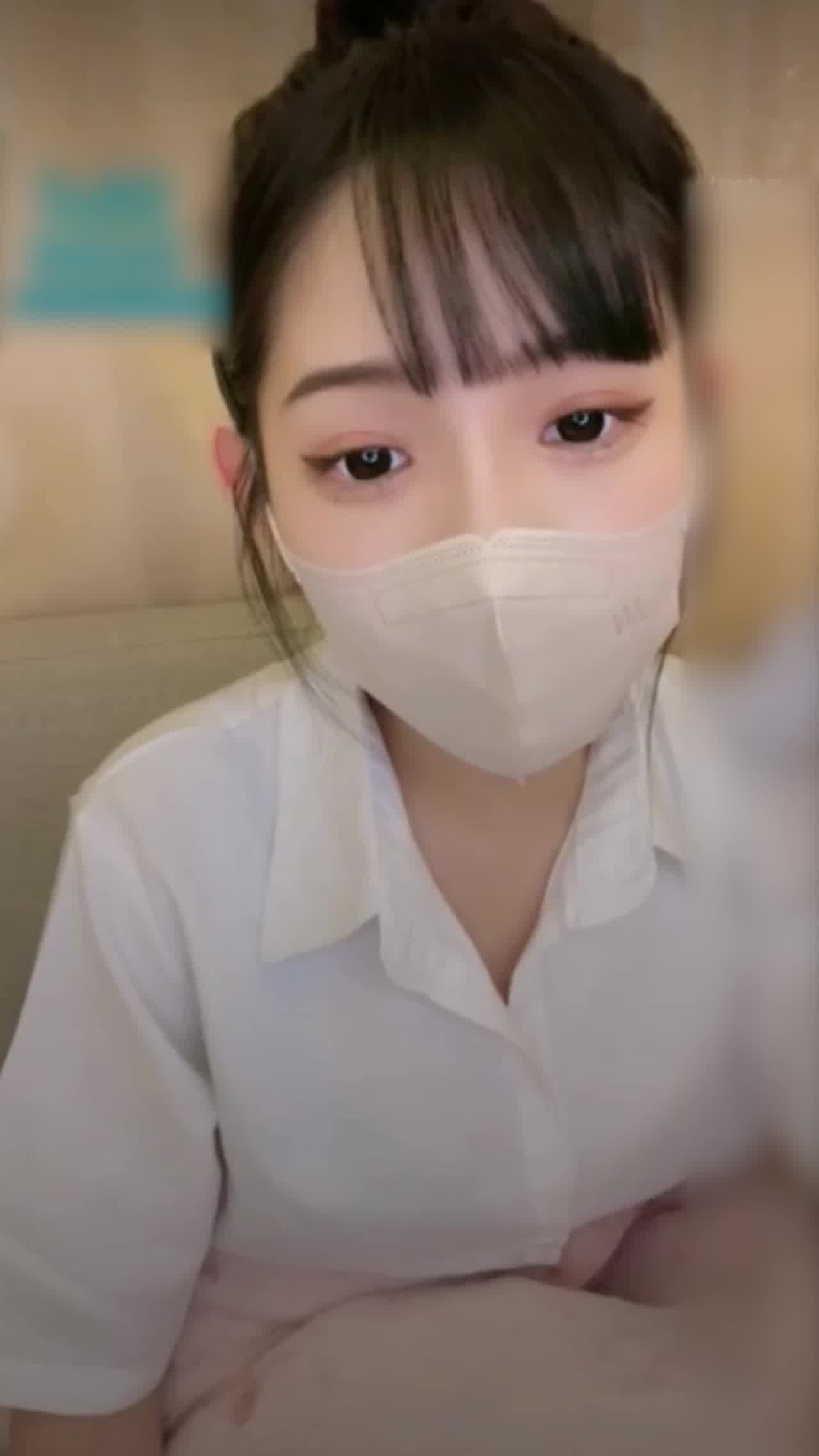  清纯系网红直播自慰 身体超粉嫩 的剧照4