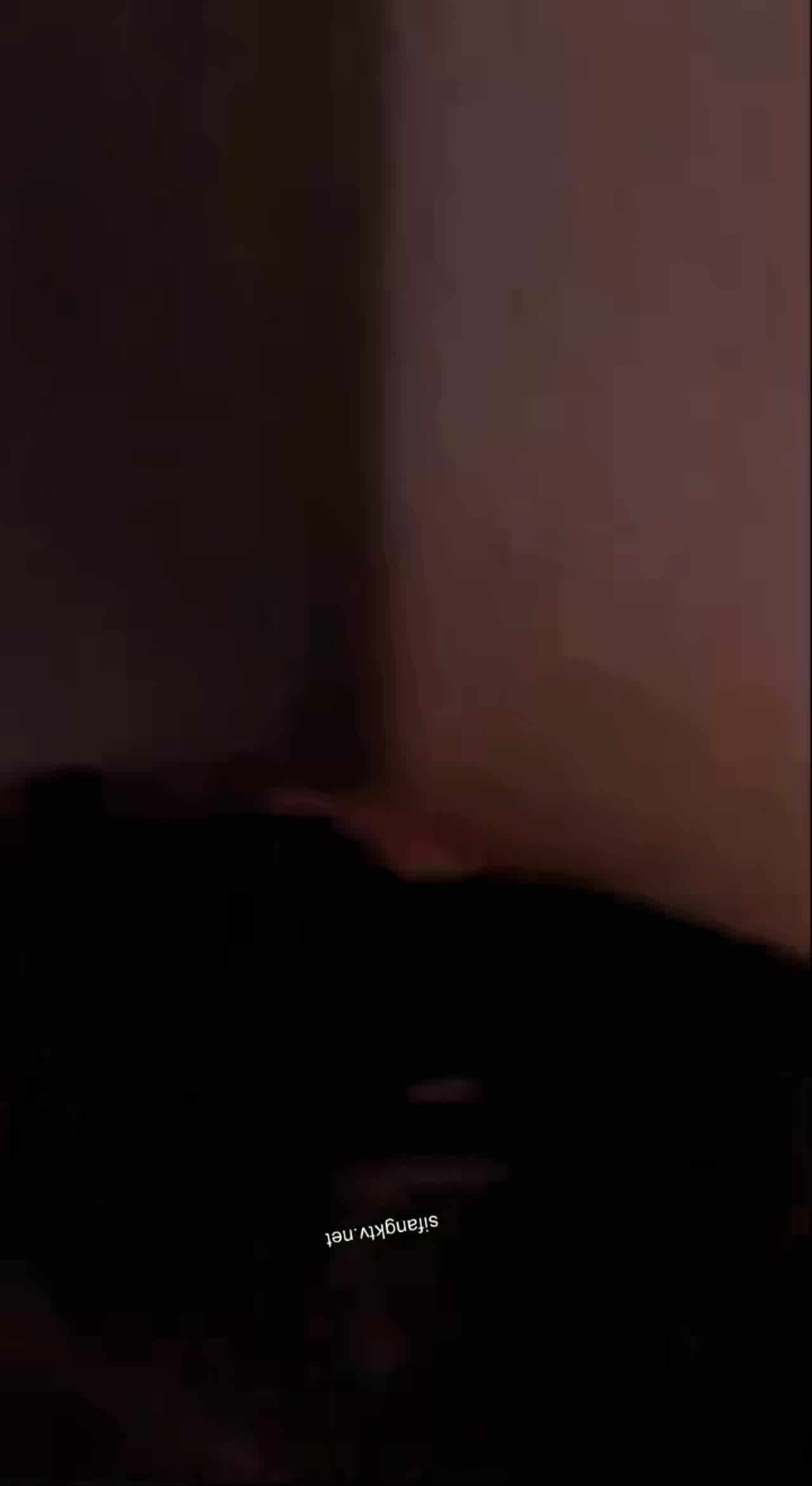  骚母狗诱惑操逼情趣黑丝酒店露出啪啪啪 的剧照2