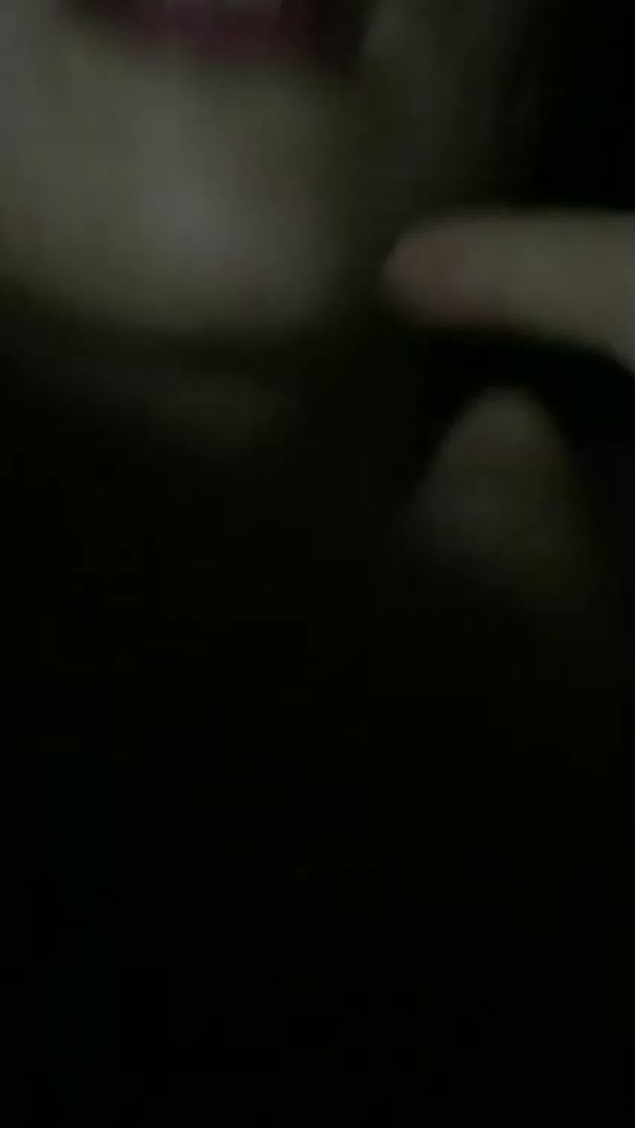  大一学妹安静口爆，她爸当时在客厅。过来，把嘴张开，洗干净。学妹含着精液的羞涩表情，不敢闹动静！ 的剧照9