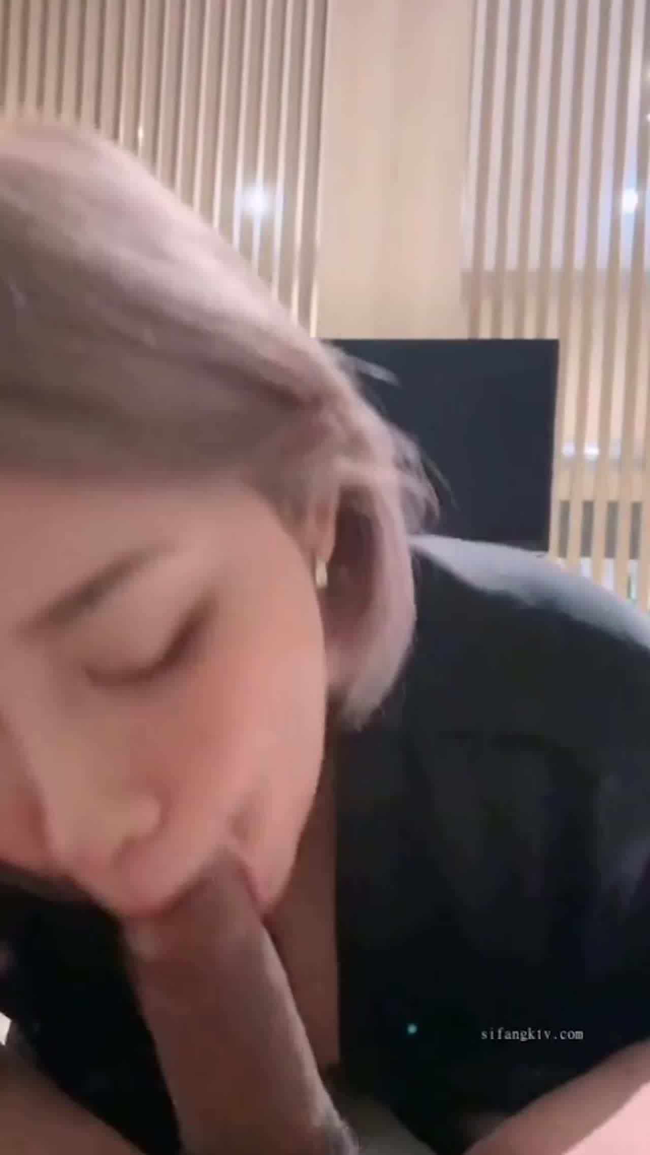  推特网红 babynookie 短发骚妹爱口交 的剧照10