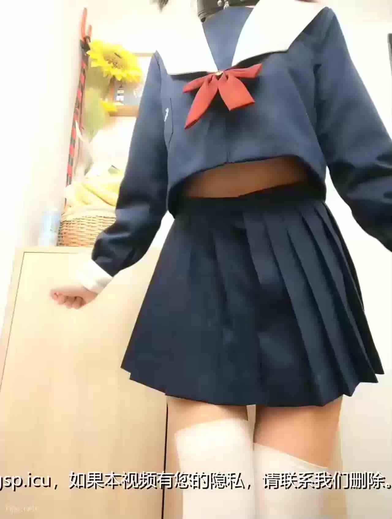  极萌萝莉学妹的性爱玩具柜 的剧照4