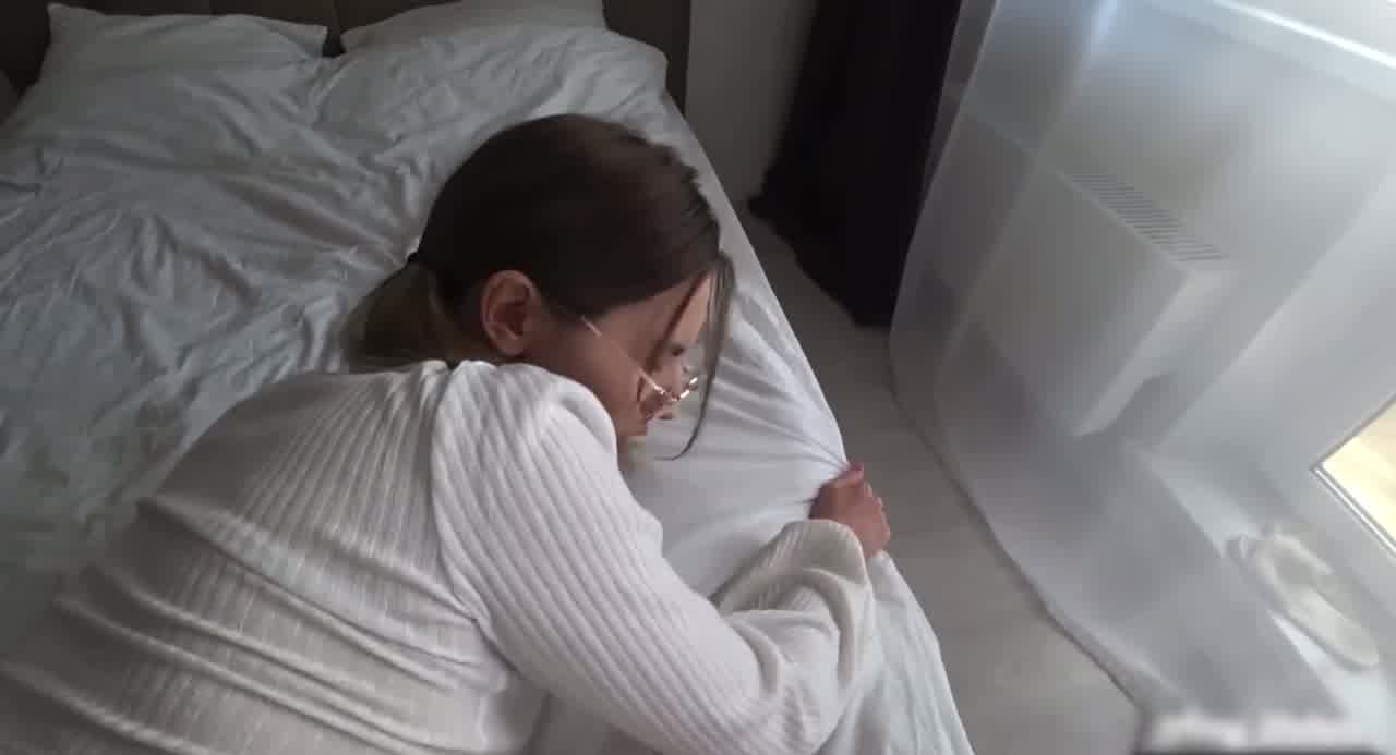  快速后入眼镜欧美清纯妹蜜尻 的剧照6