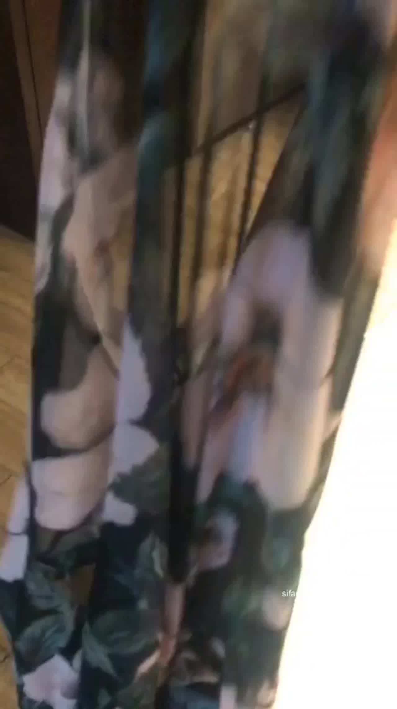  被包养的女神级性感气质美女和土豪外出度假各种啪啪自拍视频不慎流出 的剧照8