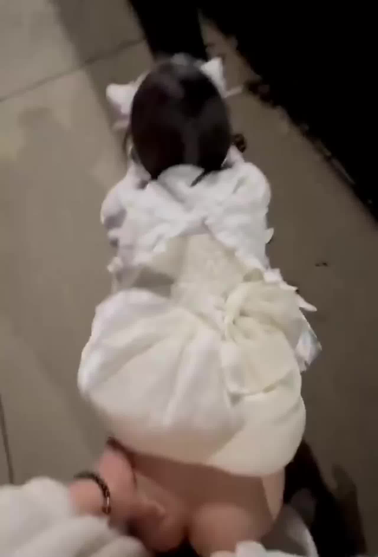  陪大叔在广场做爱 的剧照2