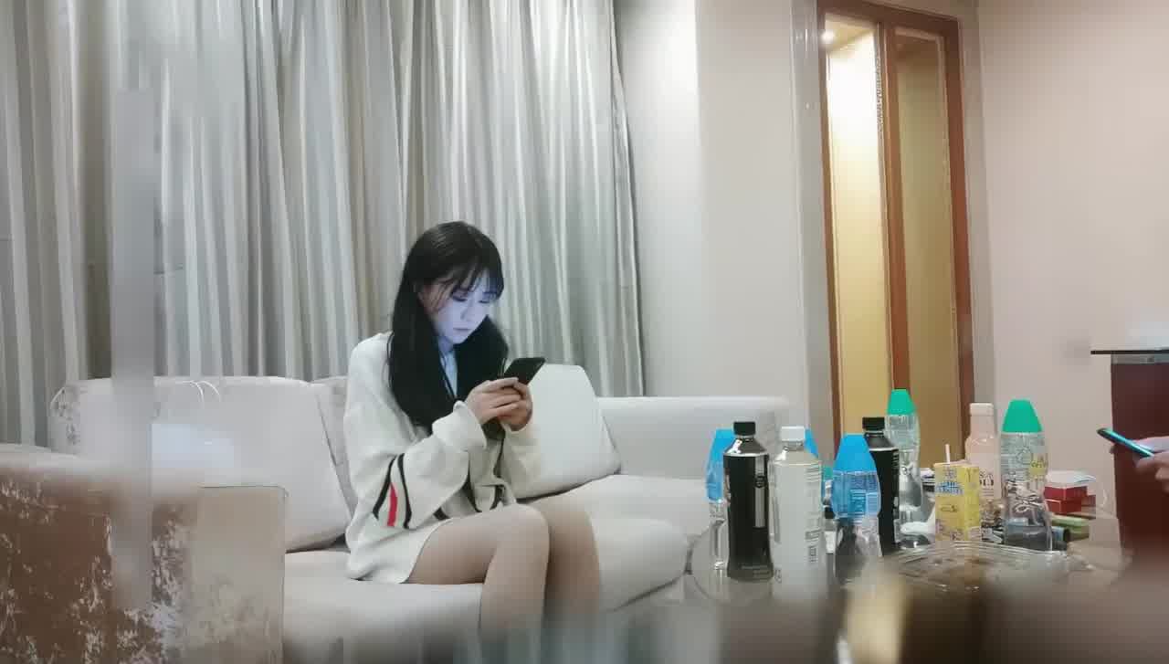  娇羞甜美可爱嫩妹，撕裆自慰‘啊好满，叔叔干我’对白精彩，被大鸡吧疯狂输出，~叔叔坏人，哇哇大叫！ 的剧照10