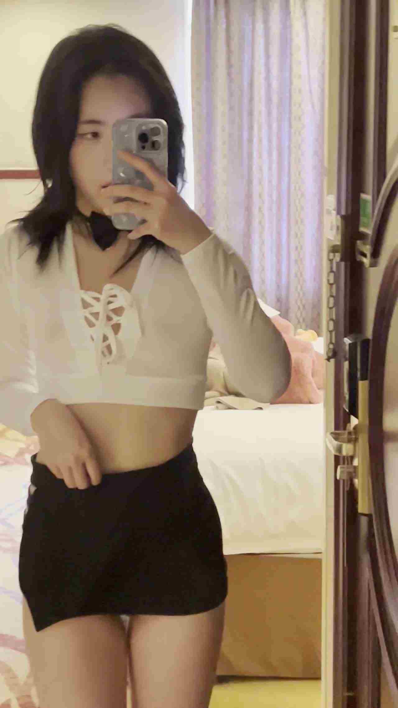  WG健身房私密片 长相清纯却自慰时很骚 的剧照2