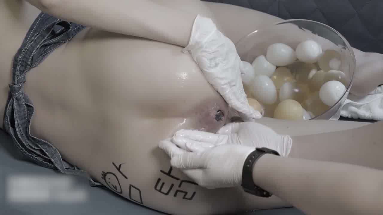  骚女喜欢肛门产卵 的剧照7