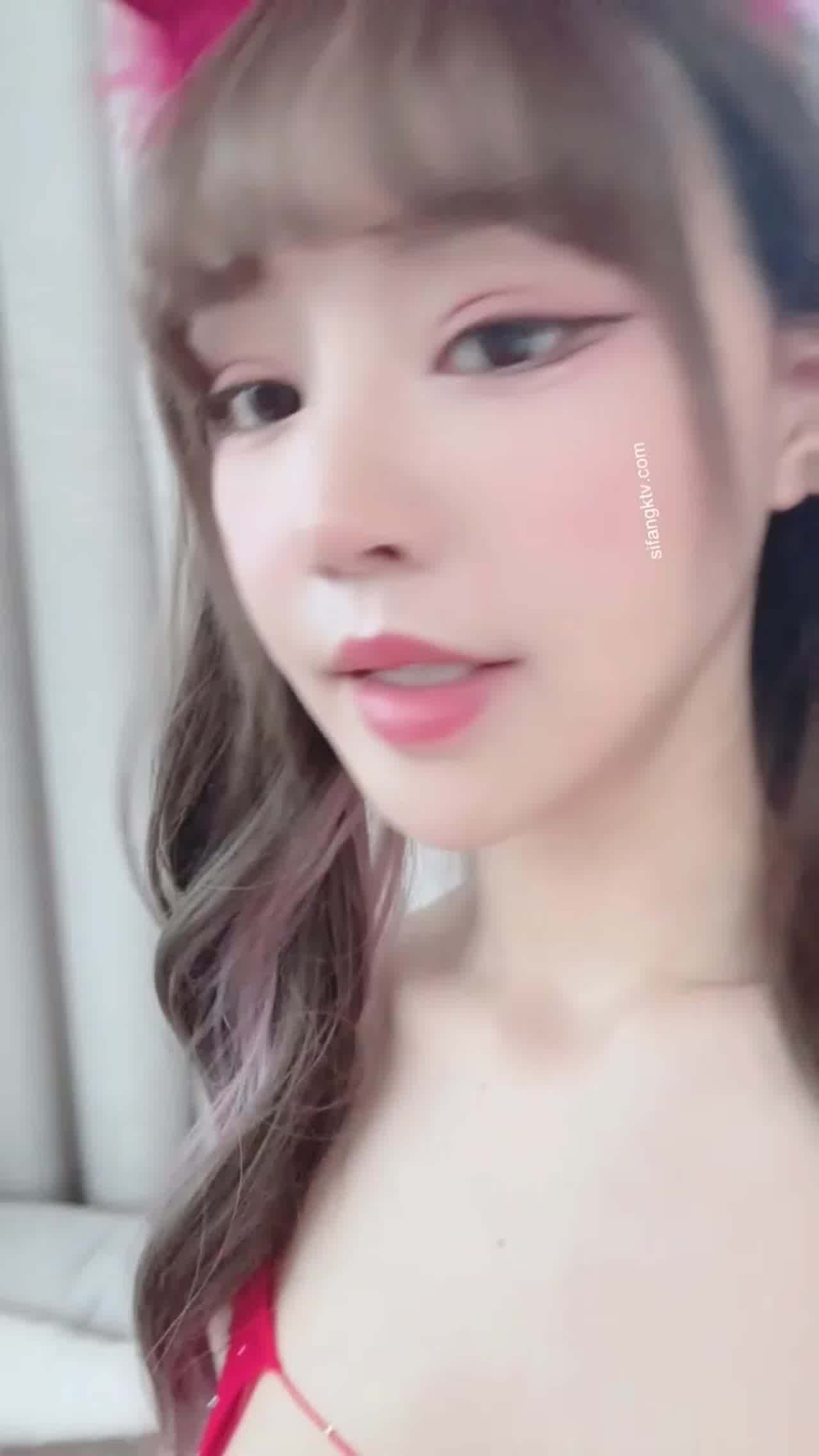  写真秀人巨乳网红『朱可儿』红色绑带黑丝魅惑 的剧照7