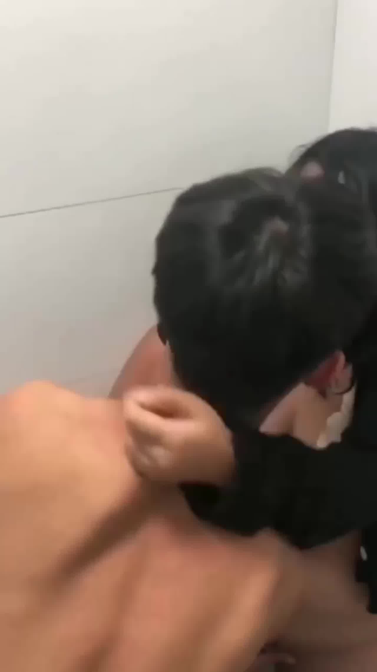  【姐弟乱伦】帮姐姐解决需求的弟弟们 被催着壮阳 真实大合集 的剧照6