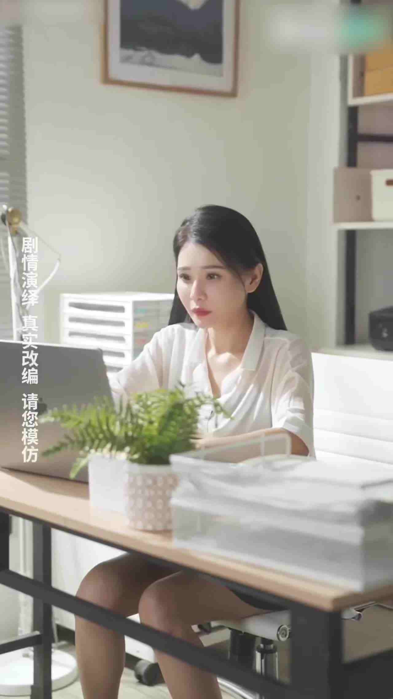  剧情演艺熟女如何不漏又骚 的剧照9