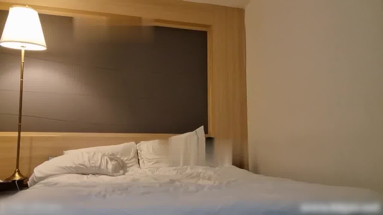  【韩国探花】大肥猪这次约了一个极品大奶美女，一顿玩弄之后，抱着就是一顿输出！ 的剧照3