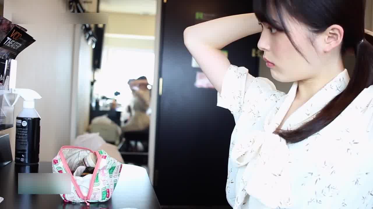  【只射了两滴精液，这是真被榨干了】最骚清纯眼镜妹，这个口活比女优还专业！射了半天结果只出来两滴？ 的剧照4