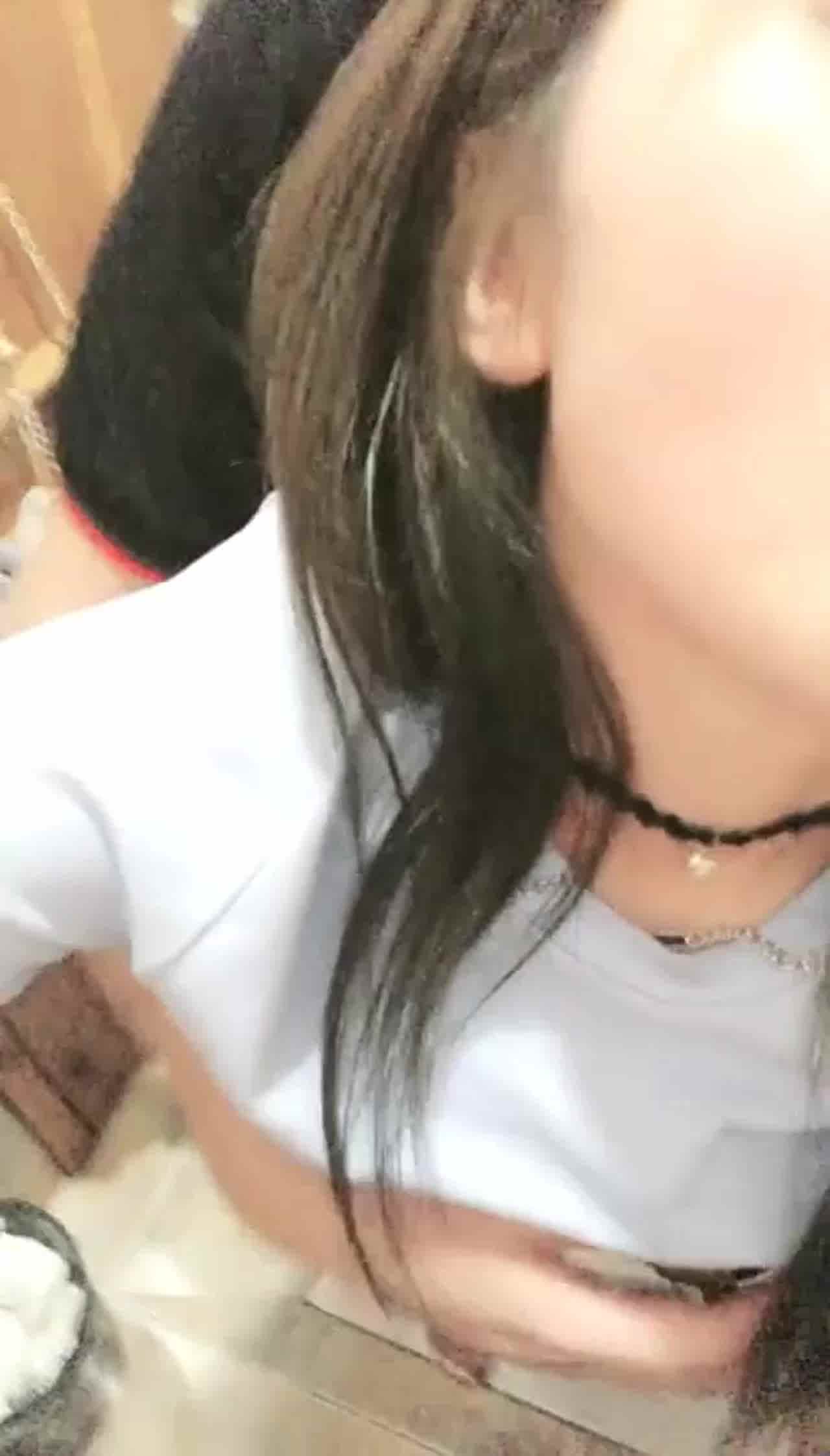  极品jk美少女网咖厕所出任务 的剧照6