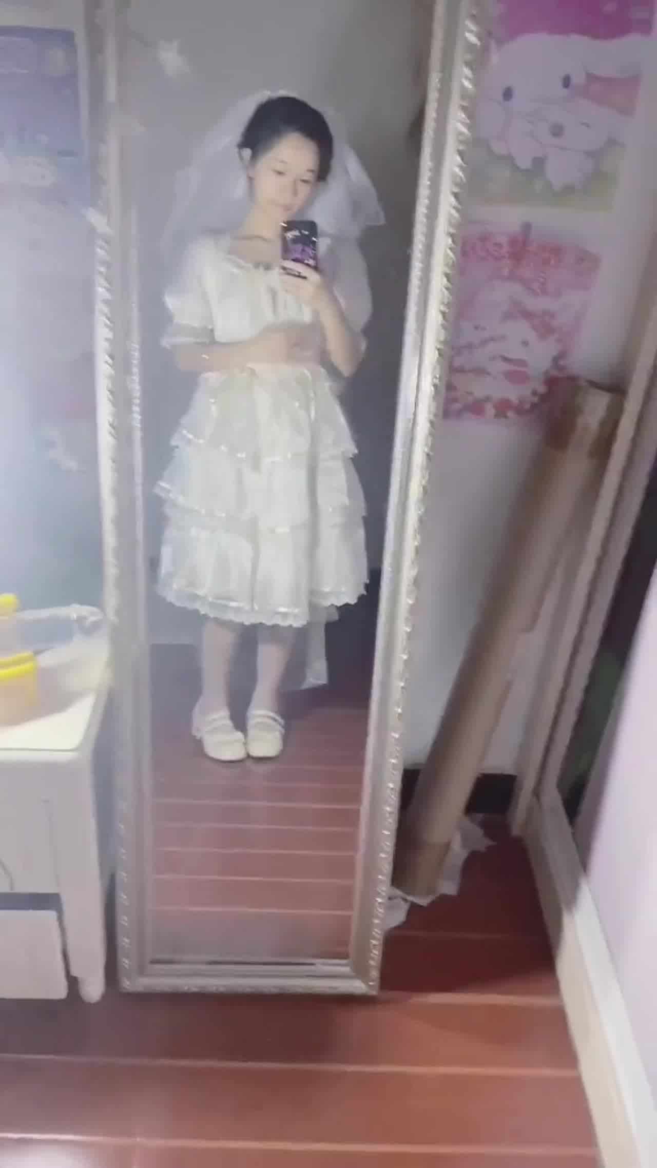  婚纱小穴都准备好了 要娶了吗 的剧照7