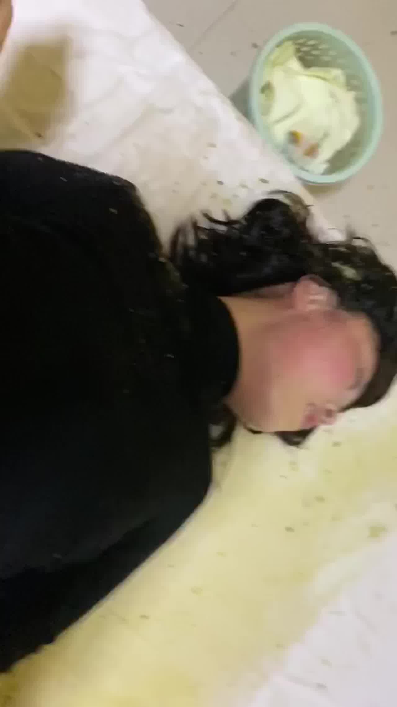  真实迷奸，妹妹喝醉酒被捡尸2 的剧照2