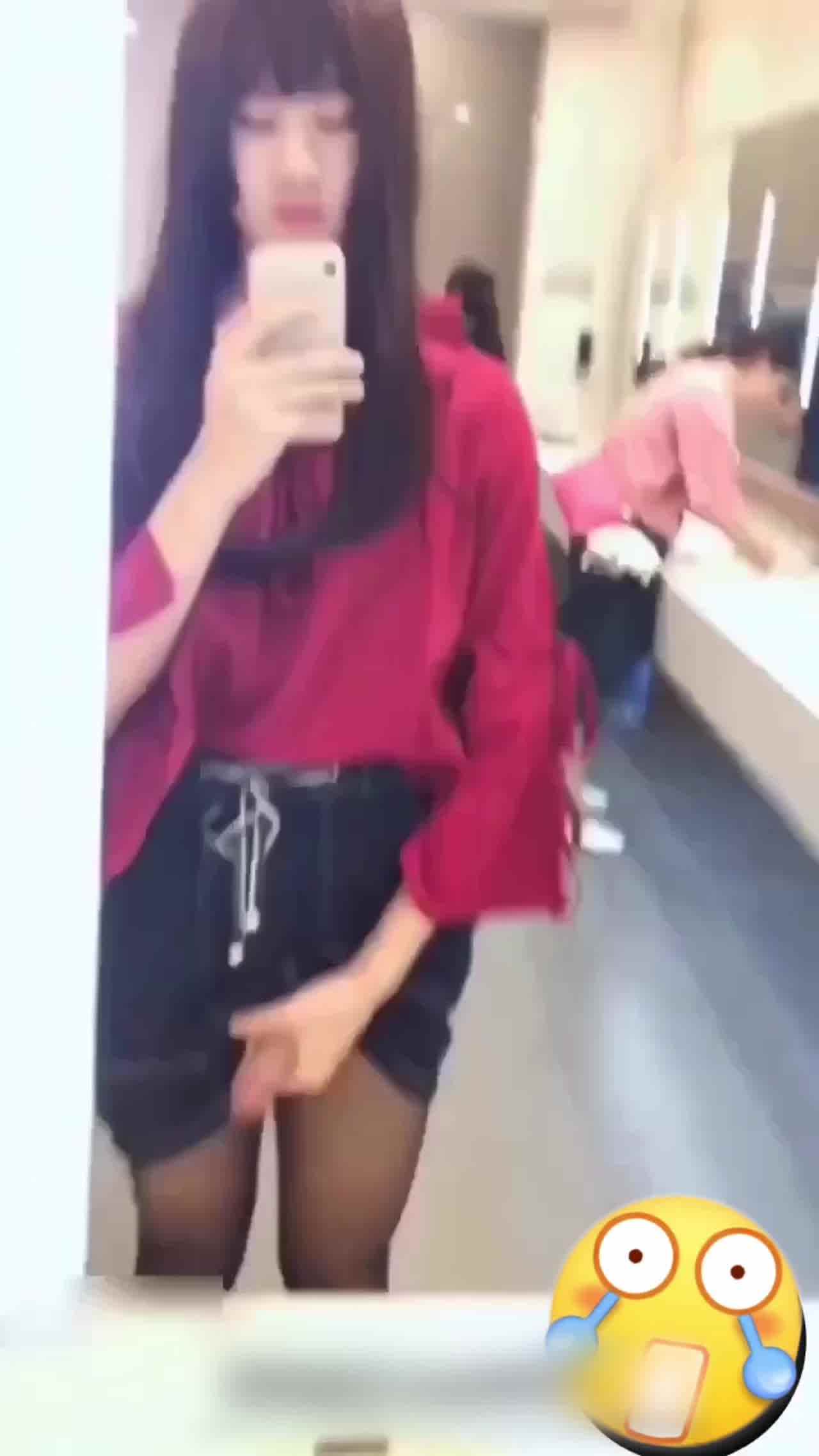  可爱伪娘露出那大根 吓死了 的剧照5