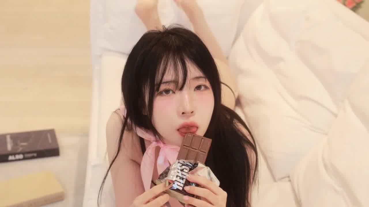  捆绑模特儿诱惑到极致 的剧照10