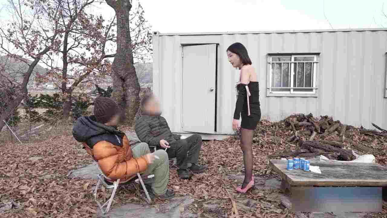  【ai换脸李一桐】ai大神制作，目前我见过最完美的换脸了，剧情演绎勾引流浪汉，这黑丝长腿谁顶得住这啊 的剧照3