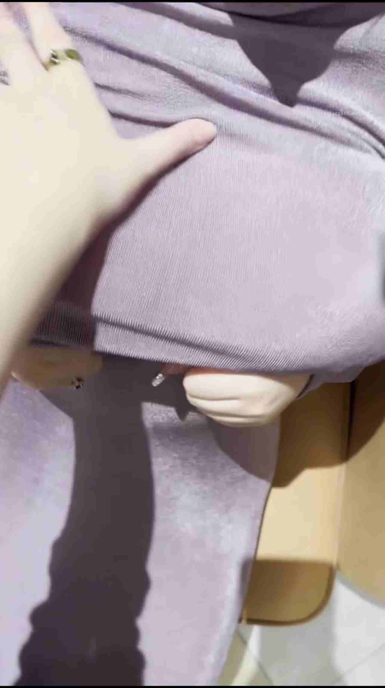  九儿 超极品肉感姐姐藏不住的巨乳嫩嫩的逼逼 西红柿沾点水来吃味道更佳 的剧照7